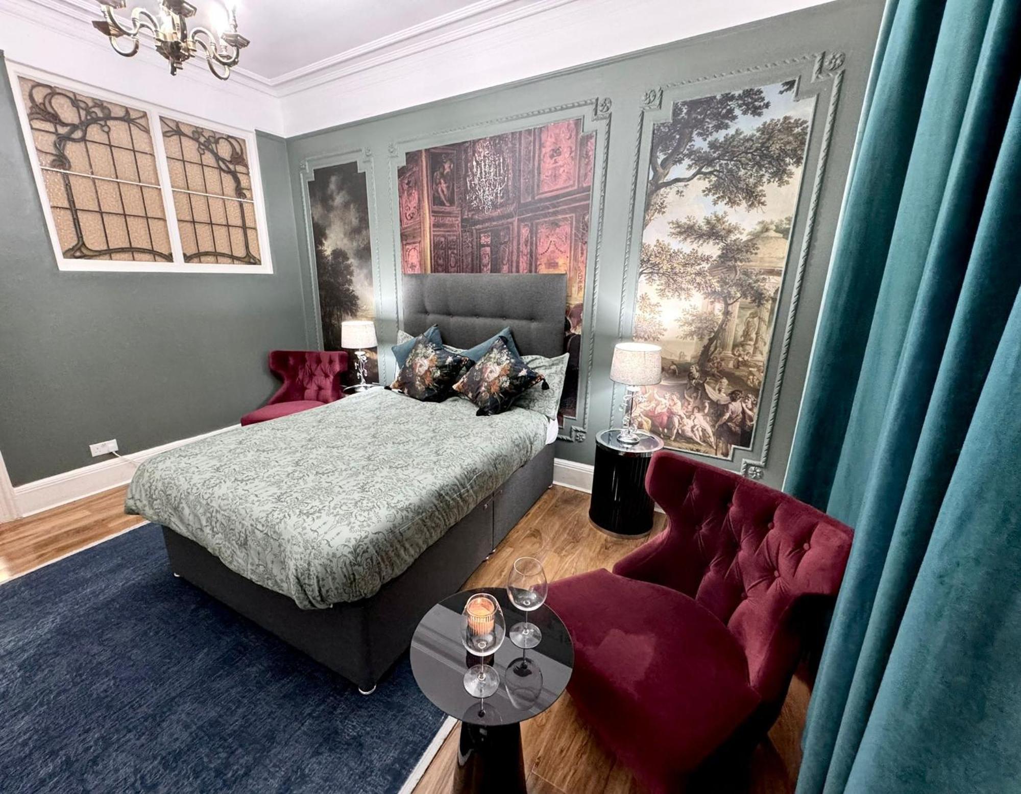 Beautiful Family Marble Arch