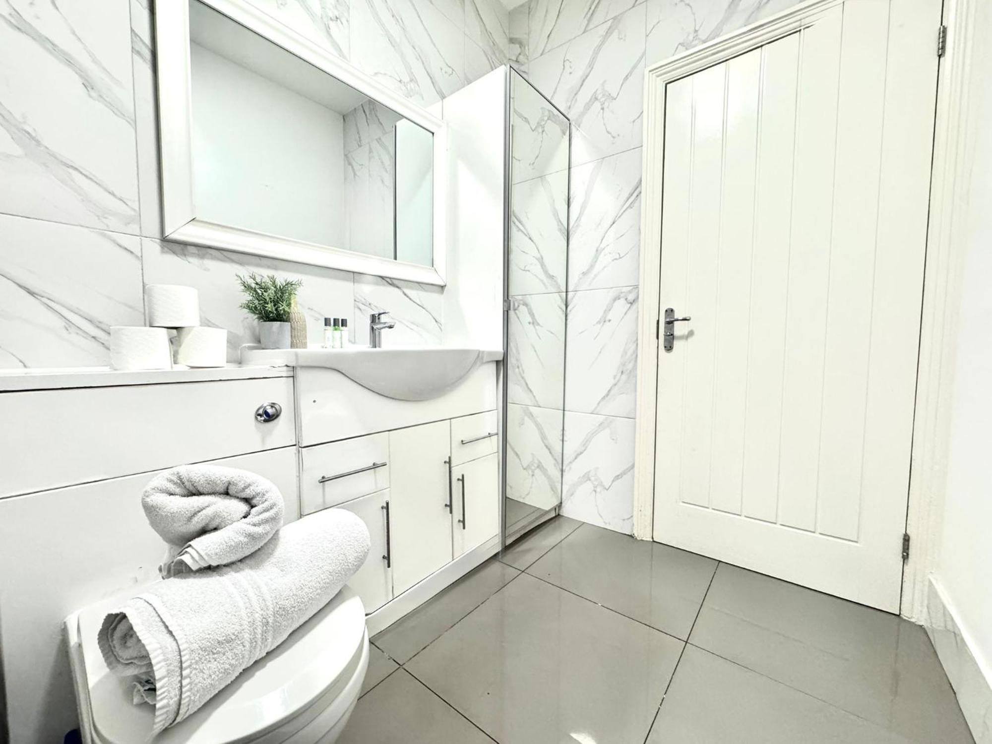 Beautiful Family Marble Arch