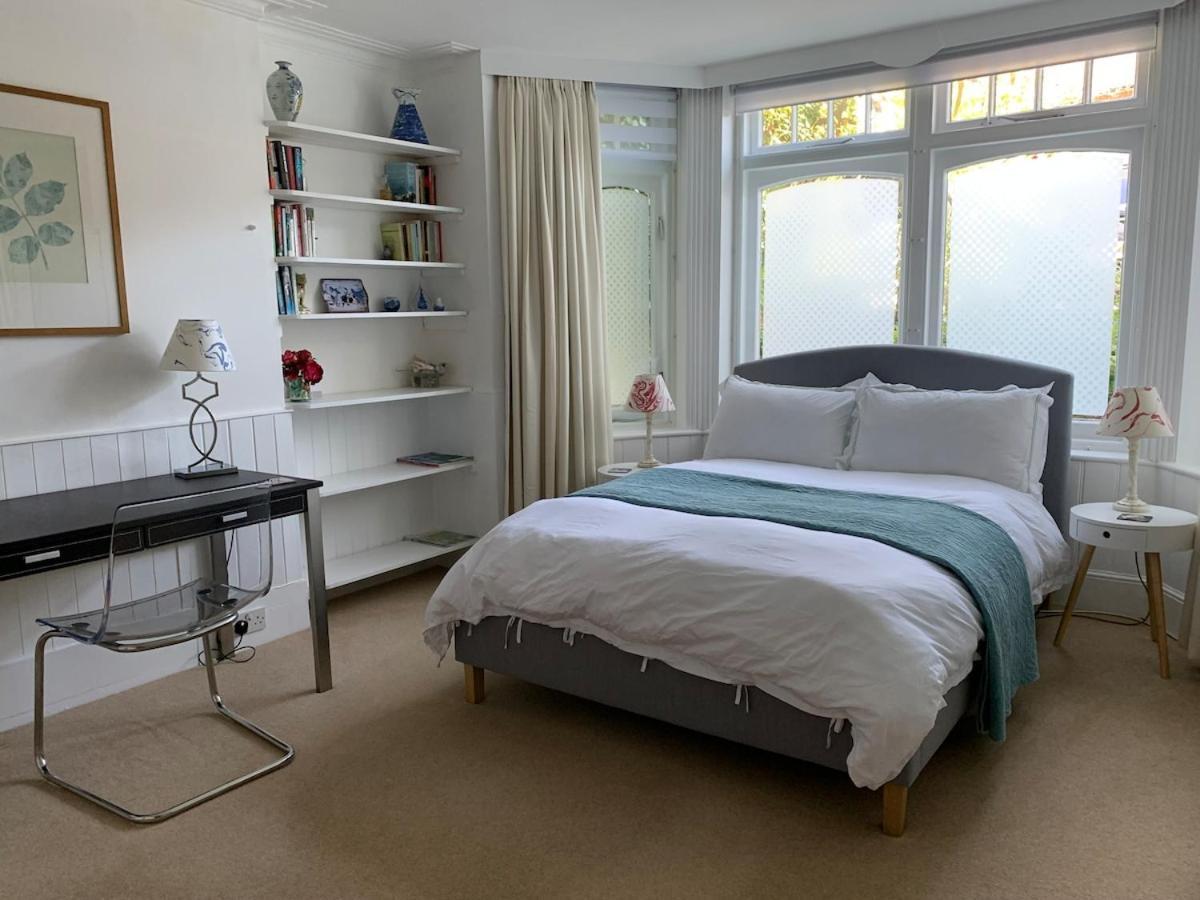 Spacious Comfortable Flat With Free Parking In East Finchley, Muswell Hill & Close To Alexandra Palace London