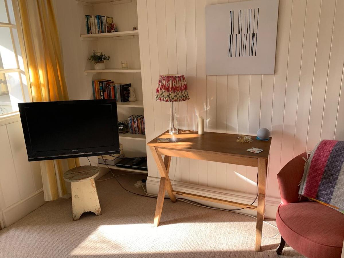 Apartment Spacious Comfortable Flat With Free Parking In East Finchley, Muswell Hill & Close To Alexandra Palace London