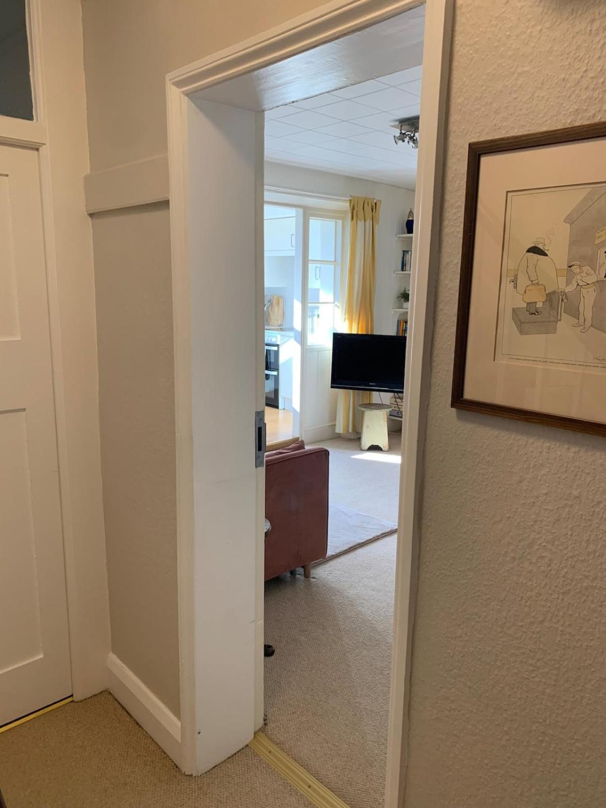 Spacious Comfortable Flat With Free Parking In East Finchley, Muswell Hill & Close To Alexandra Palace