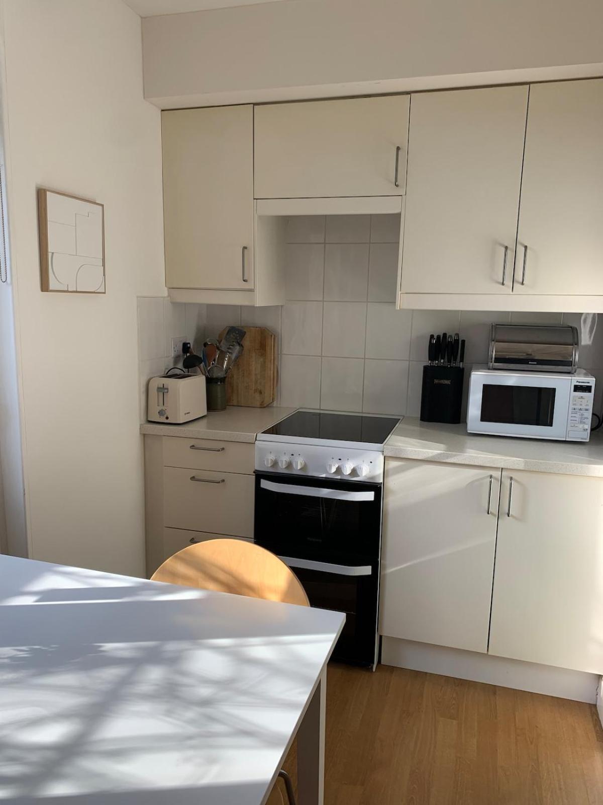 Spacious Comfortable Flat With Free Parking In East Finchley, Muswell Hill & Close To Alexandra Palace Apartment