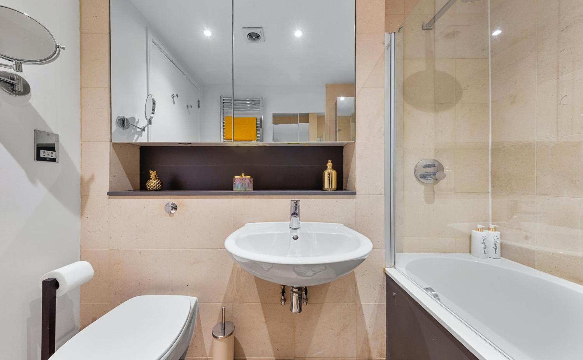 Designer Victorian Flat With Large Terrace