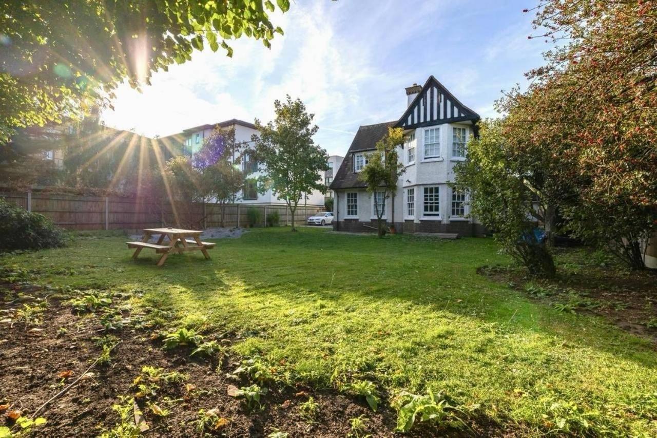 The Vicarage Tooting, Sw17 London