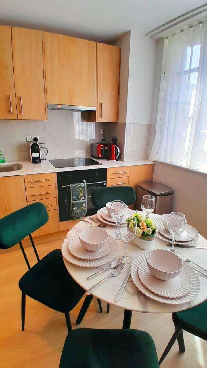 Modern & 3bedroom Flat With Pvt Balcony Steps From Regent's Park Apartment *