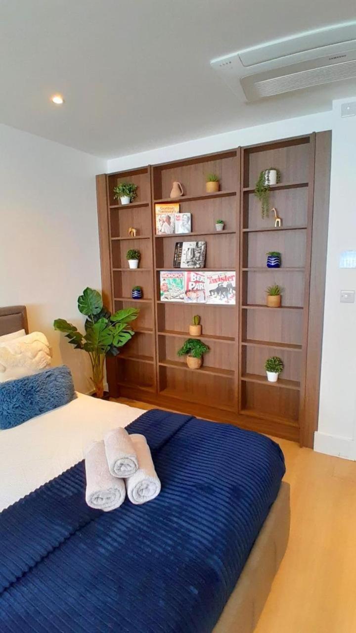 Modern & 3bedroom Flat With Pvt Balcony Steps From Regent's Park Apartment London