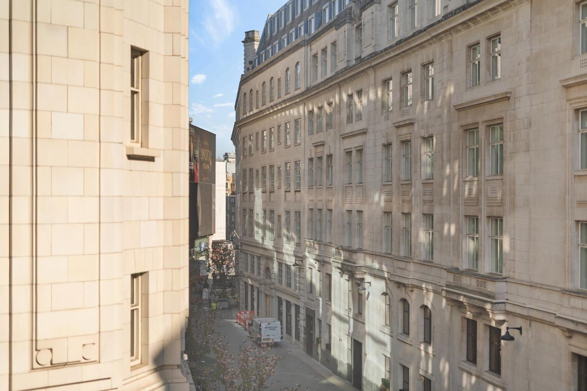 Prime Soho 3-bedroom Steps From Piccadilly And Chinatown 3gh * Londres