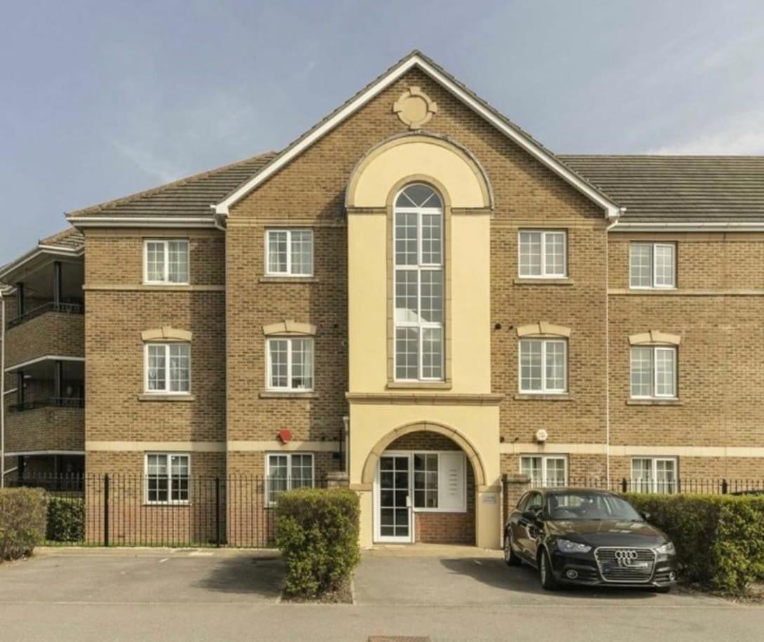 Apartamento 2-bedroom Flat, South Wimbledon Londres