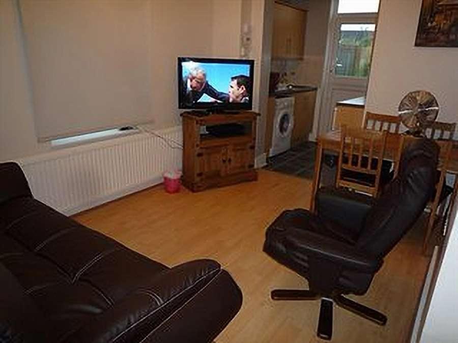 2 Bedroom Apartment, Fortescue Road Londres