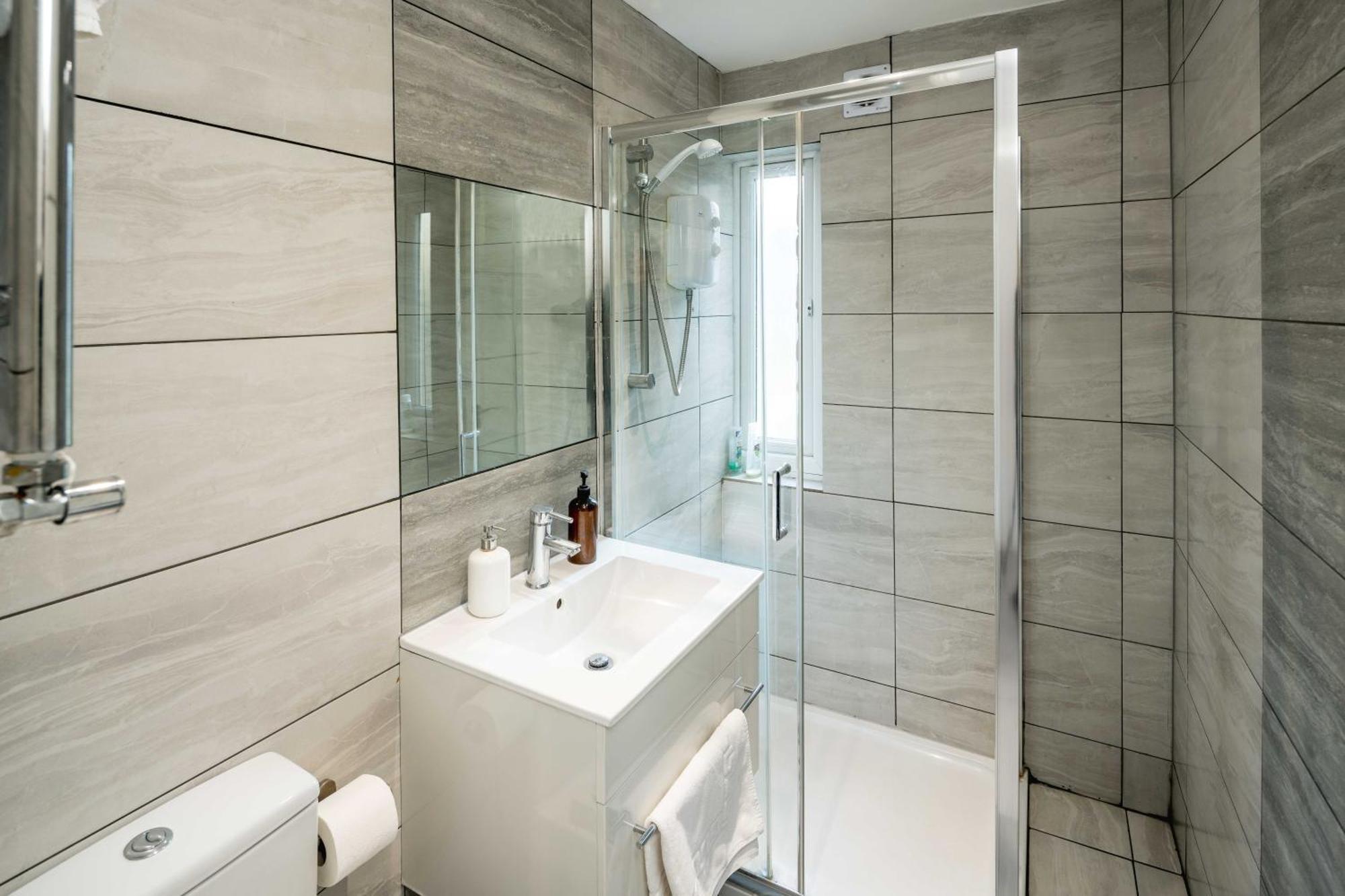 Balcony For 4 By Hampstead & Kilburn Station * Londres