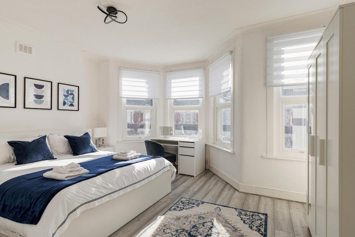 Modern 4 Bedroom House In Woodgreen Apartamento