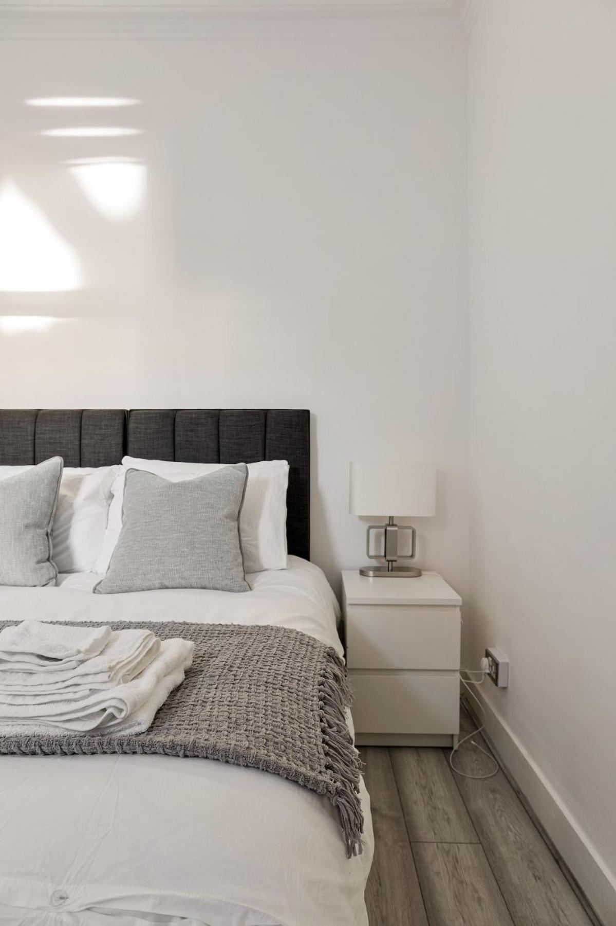 Modern 4 Bedroom House In Woodgreen Apartamento