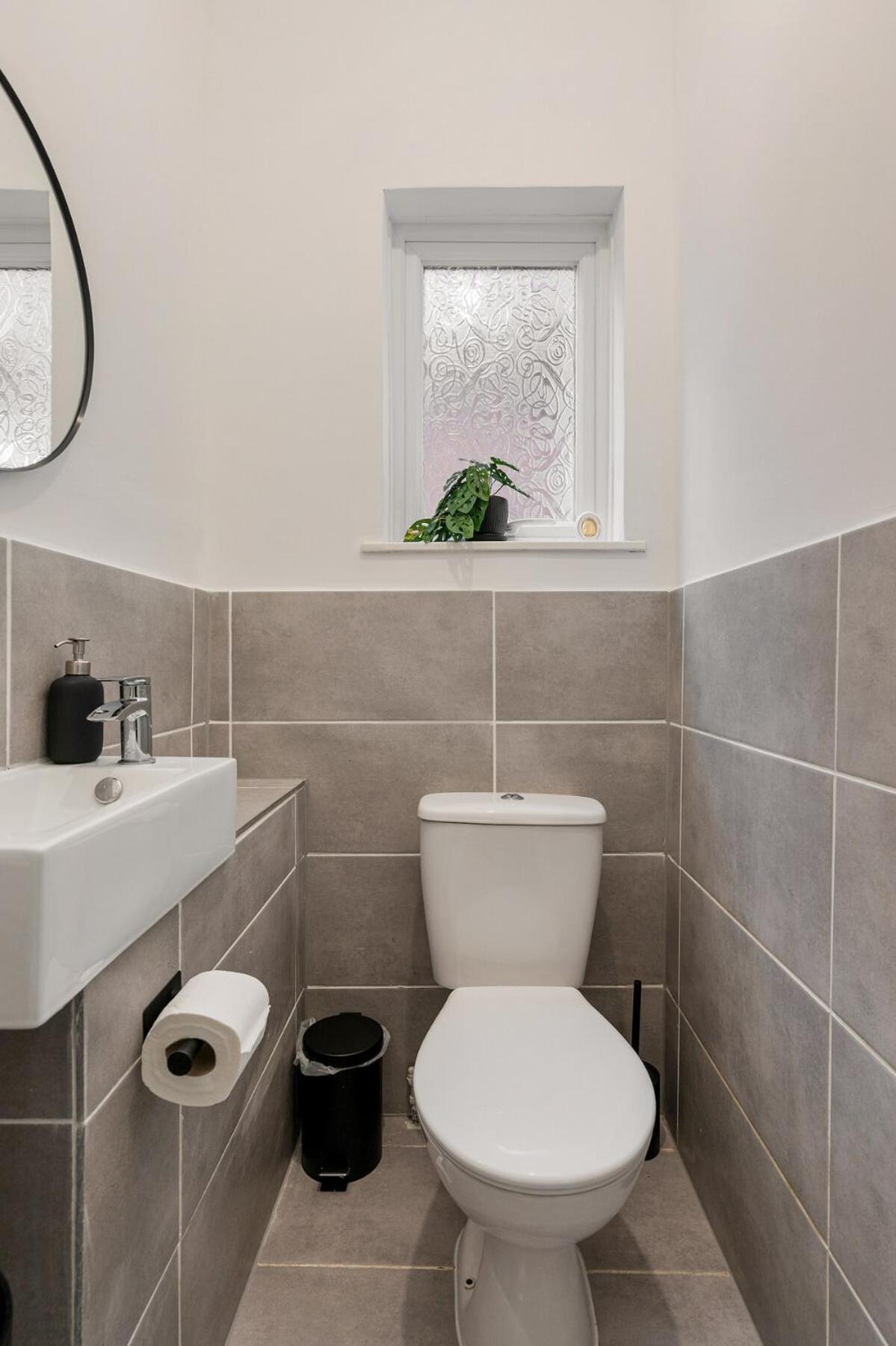 Modern 4 Bedroom House In Woodgreen Apartamento *