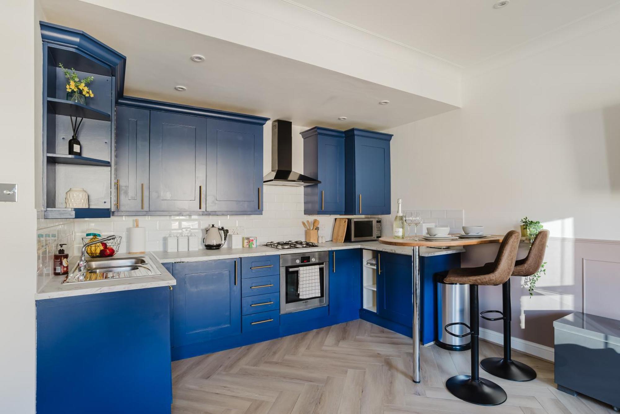 Newly Renovated Stylish Urban Modern 2bed 1bath E14 Flat Appartement *