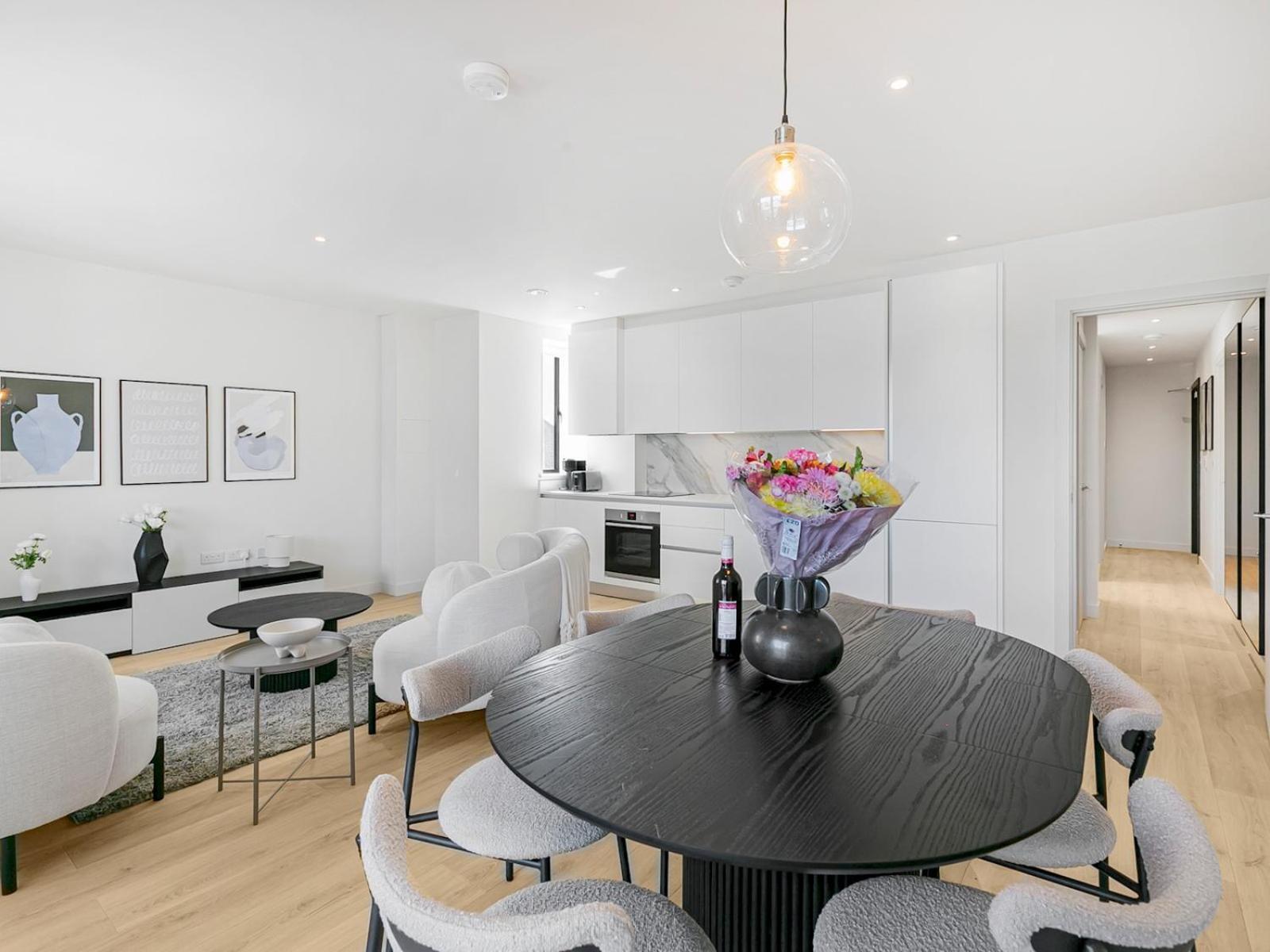 Appartement Pass The Keys Chic 3-bedroom Retreat With Private Balcony Londres