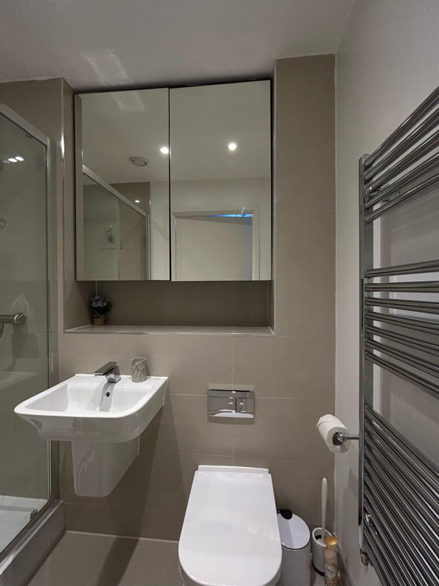Apartamento Modern 2-bedroom Flat Near Wembley - 9 Minutes From Park Royal Station Londres