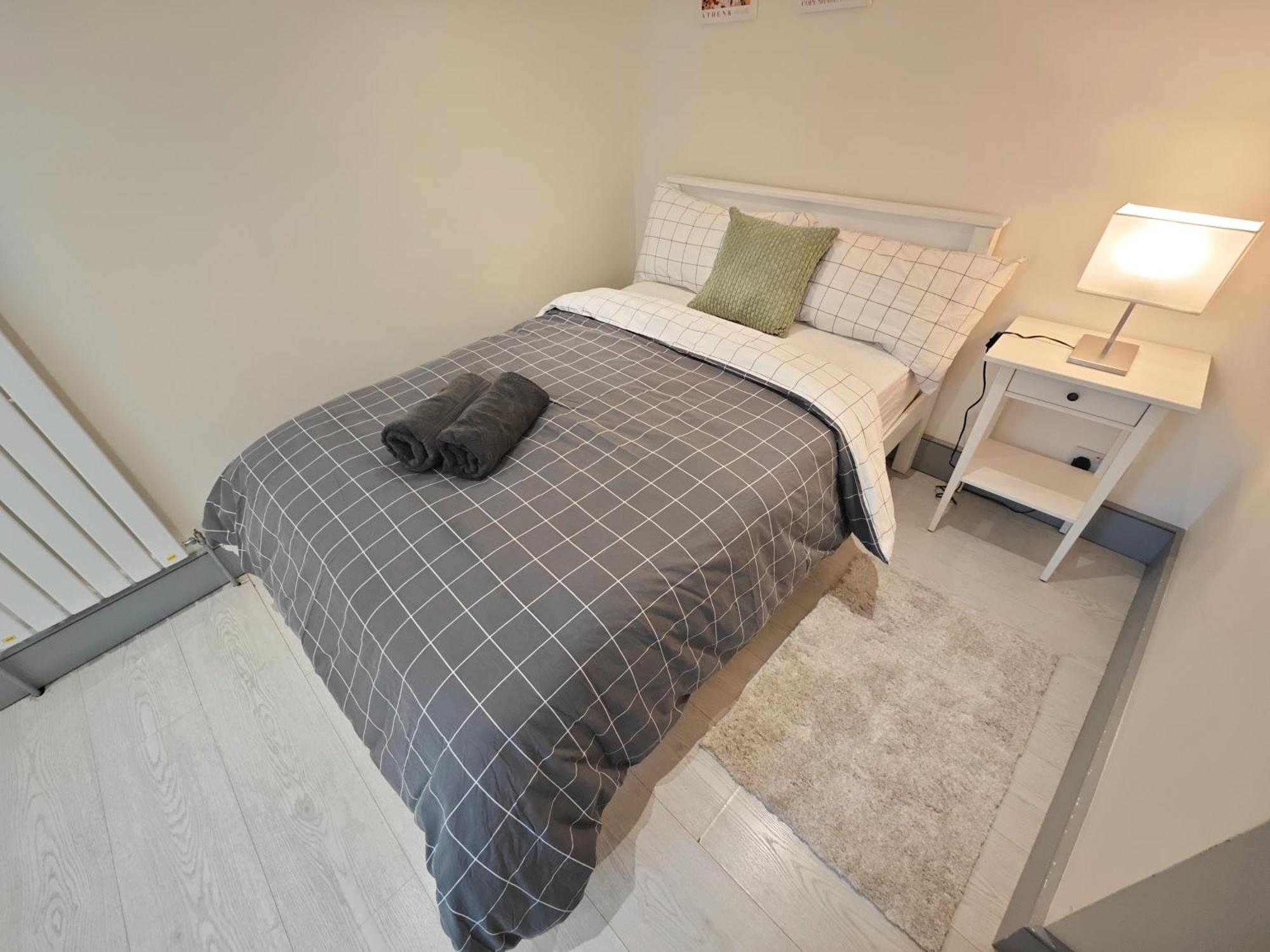 Bright 2 Bedroom Flat With Patio 10 Min To Camden Market Appartement *