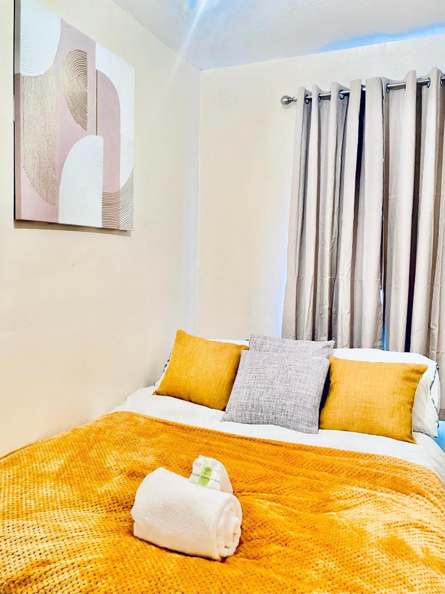 Home At Plaistow Convenient To Custom House Excel And Free Parking Appartement
