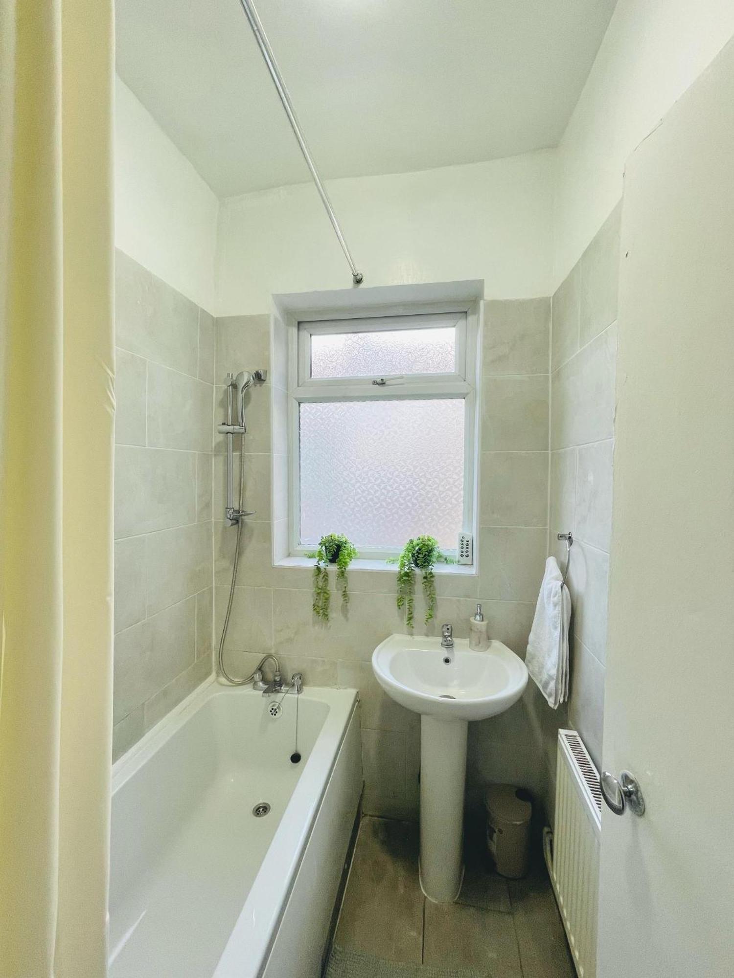 Home At Plaistow Convenient To Custom House Excel And Free Parking