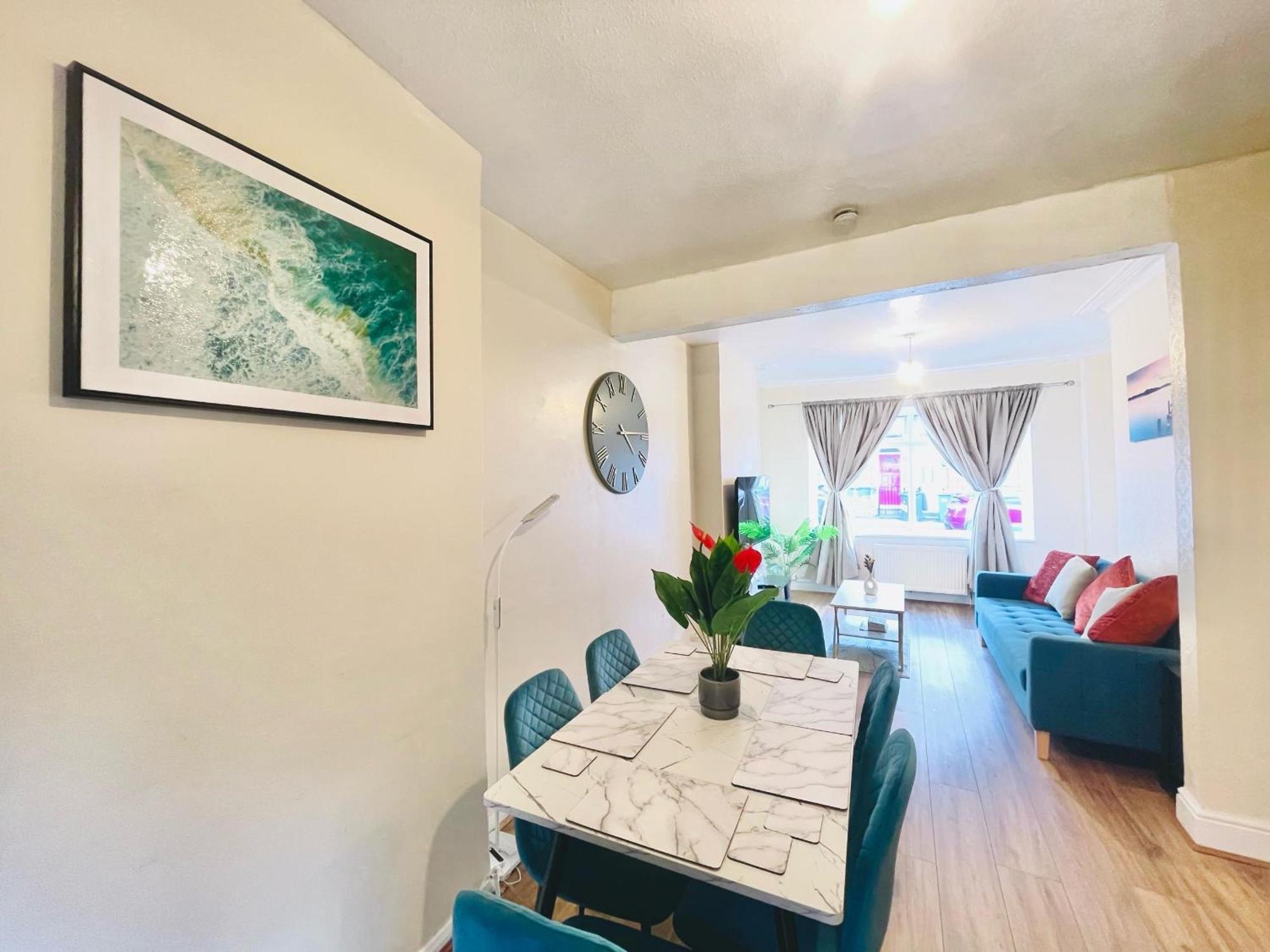 Home At Plaistow Convenient To Custom House Excel And Free Parking Appartement *