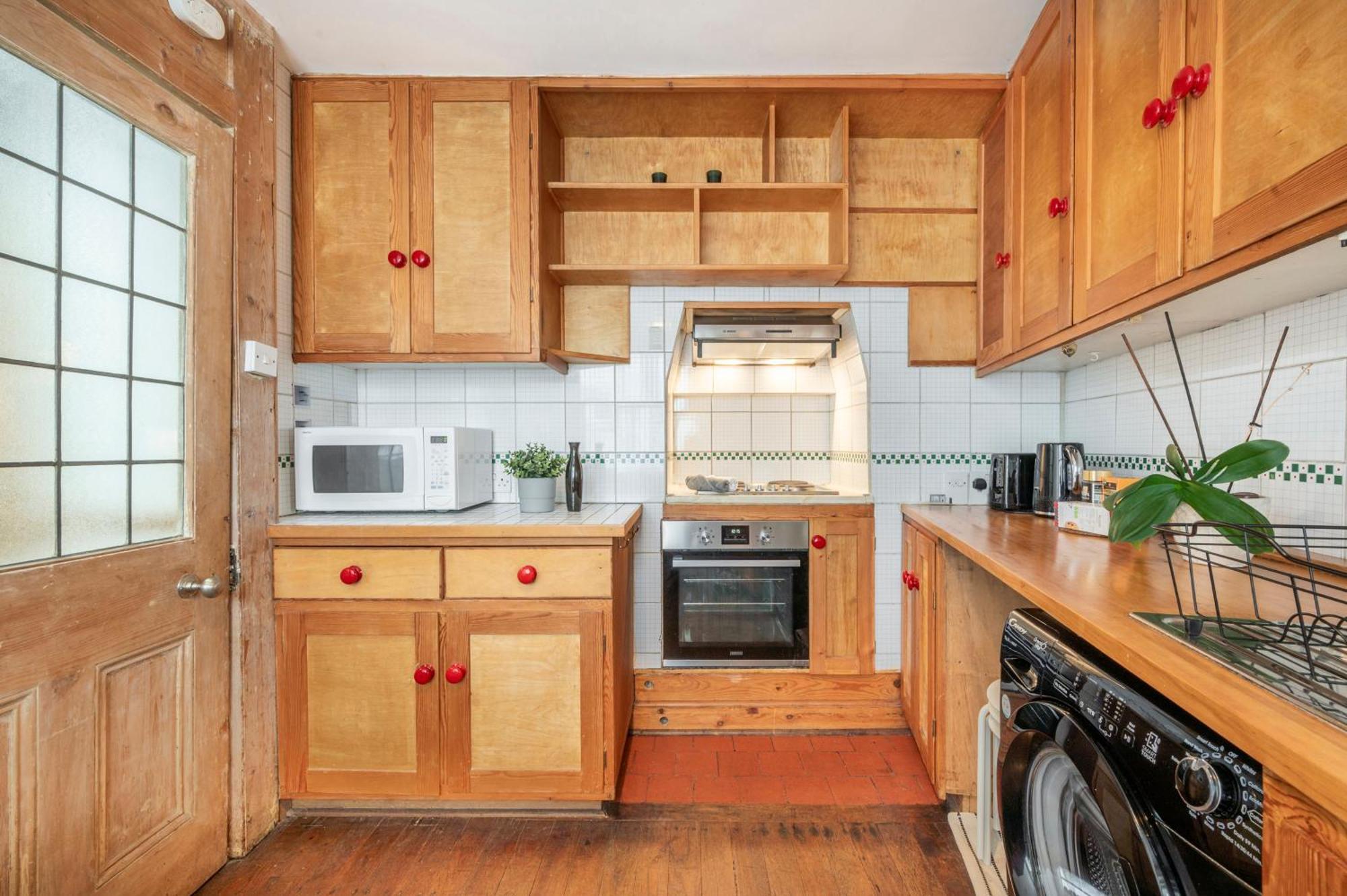 Luxury One Bedroom *