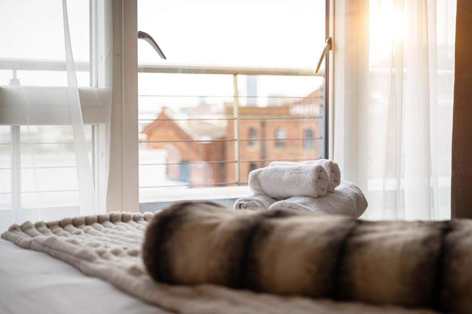 Appartement Penthouse - Canary Wharf - 24 Hr Concierge, Gym, Hot Tub, Sauna, Balcony, Terrace