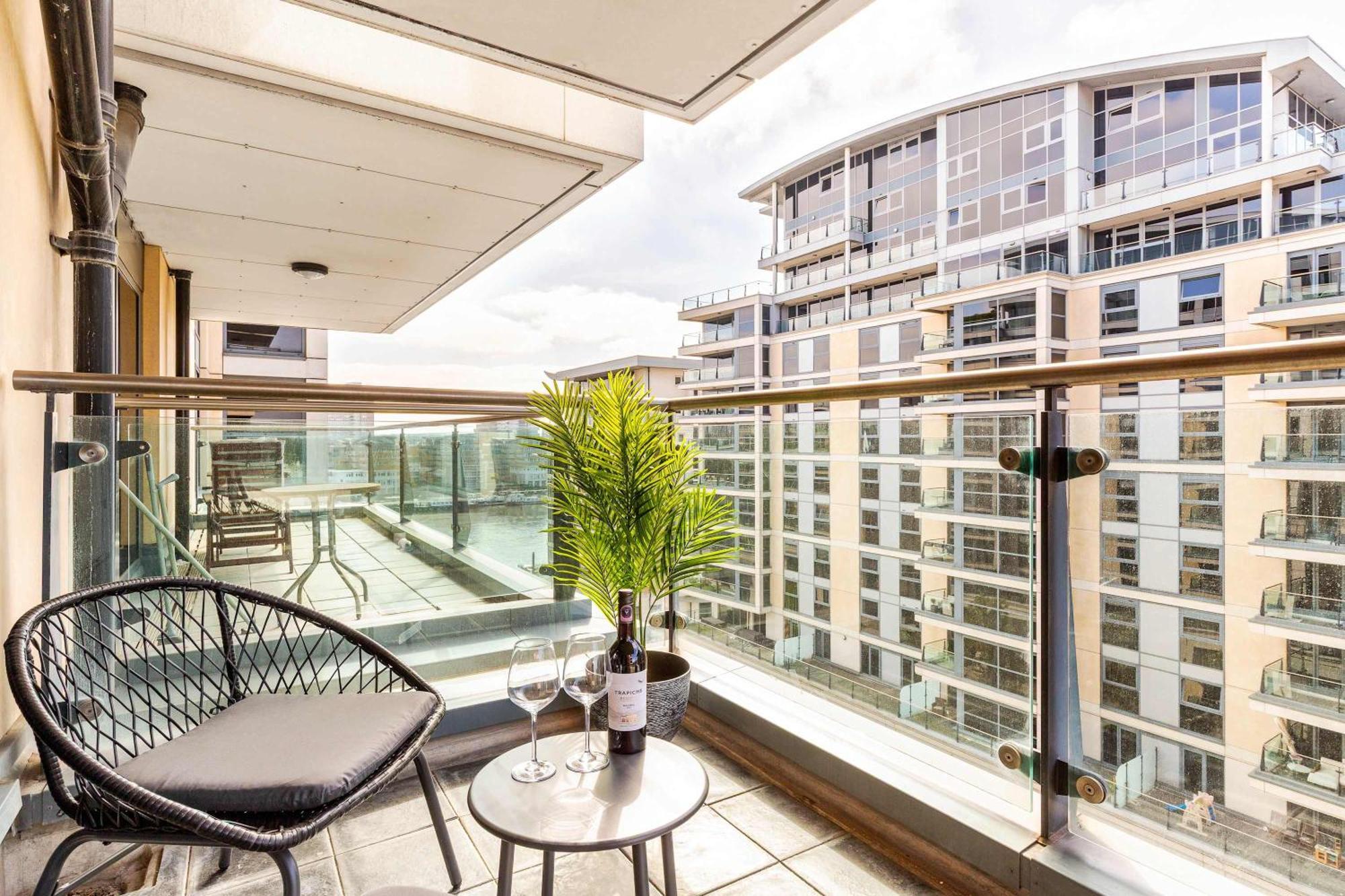 Appartement Italian Elegance In Riverside Battersea *