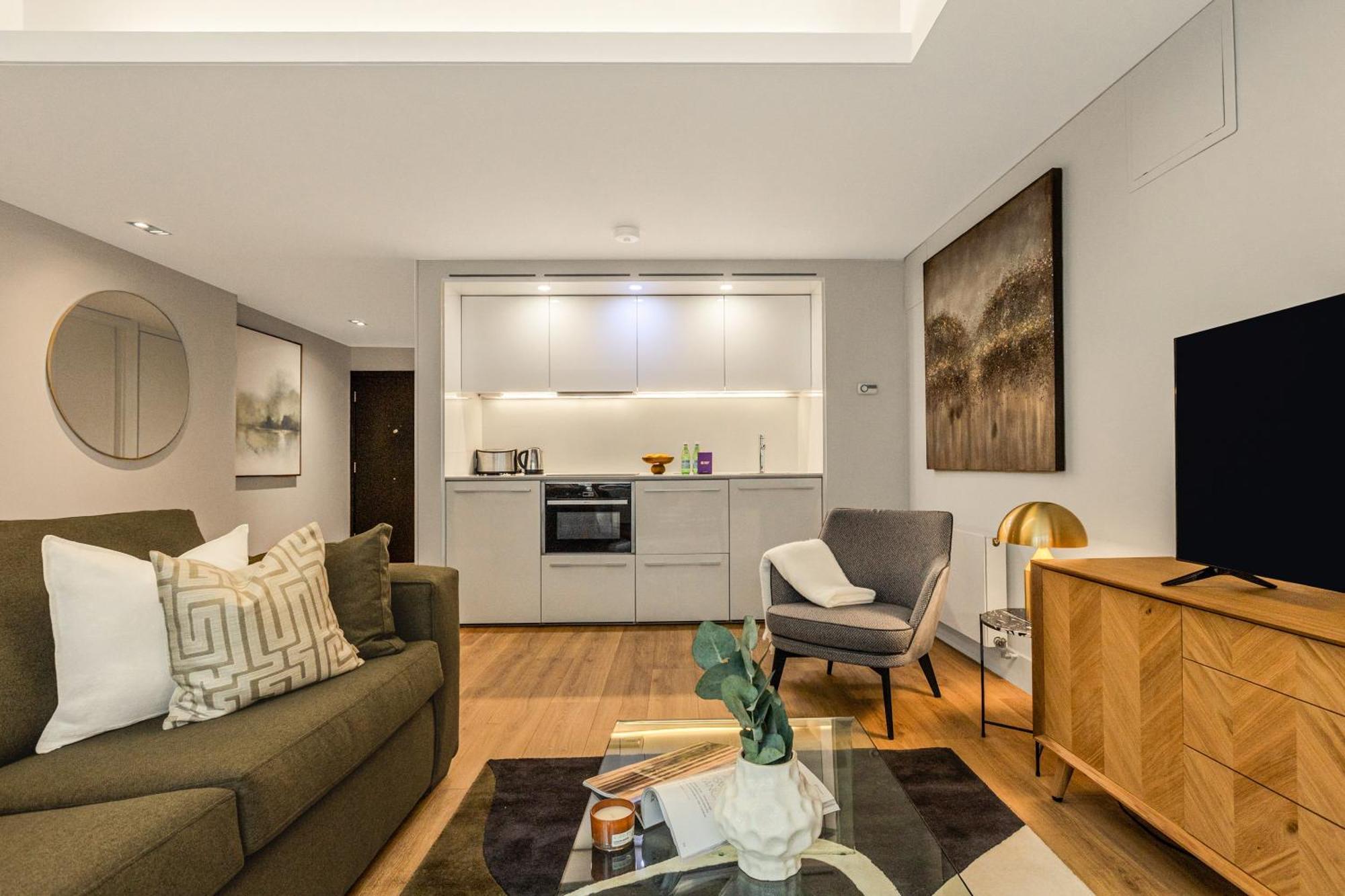 Stunning Serviced Apartments, Steps From Monument Station Londen