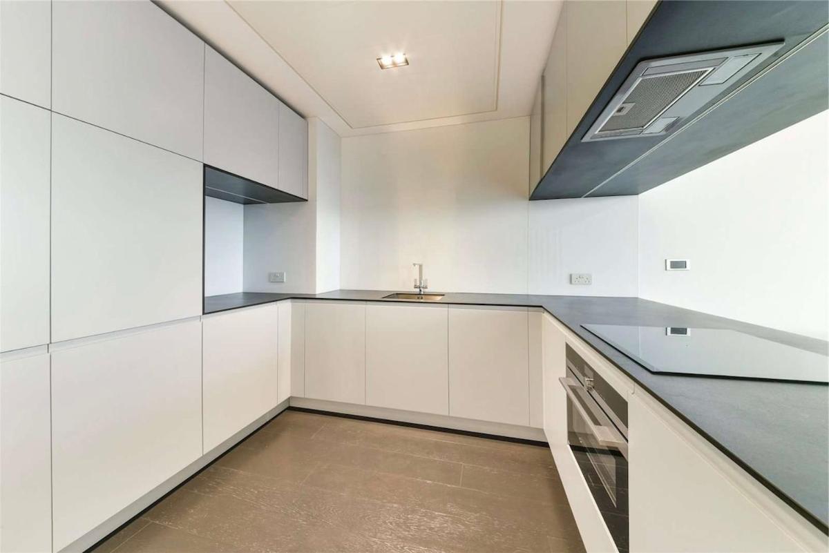 Amory Tower - High Rise Pinnacle Appartement