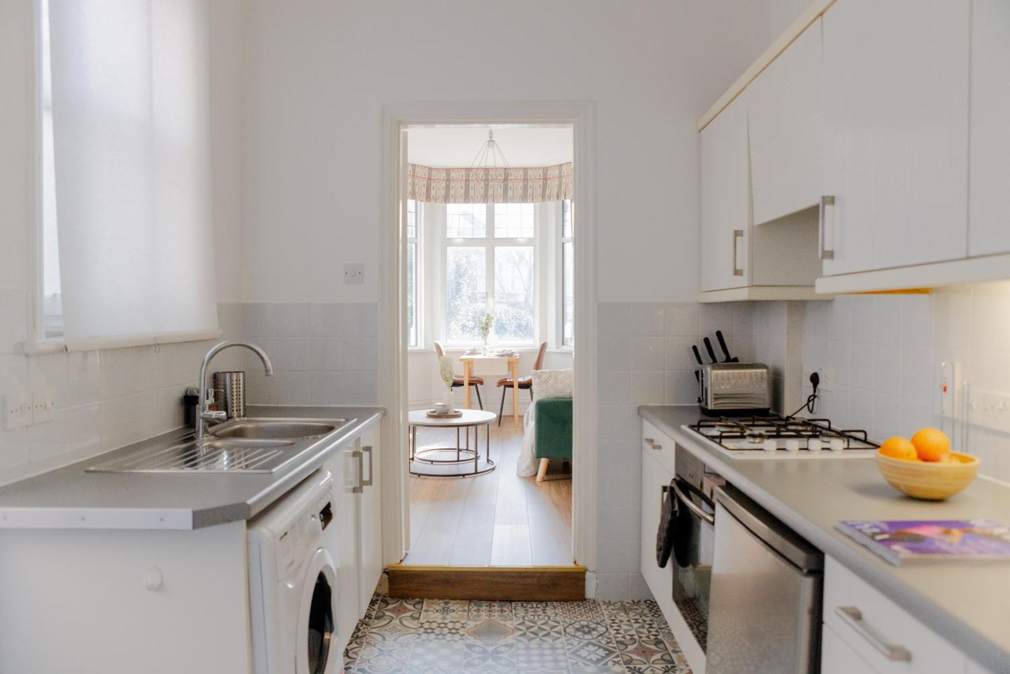 Charming One-bedroom House With Parking And Garden Views - Ealing * Londres