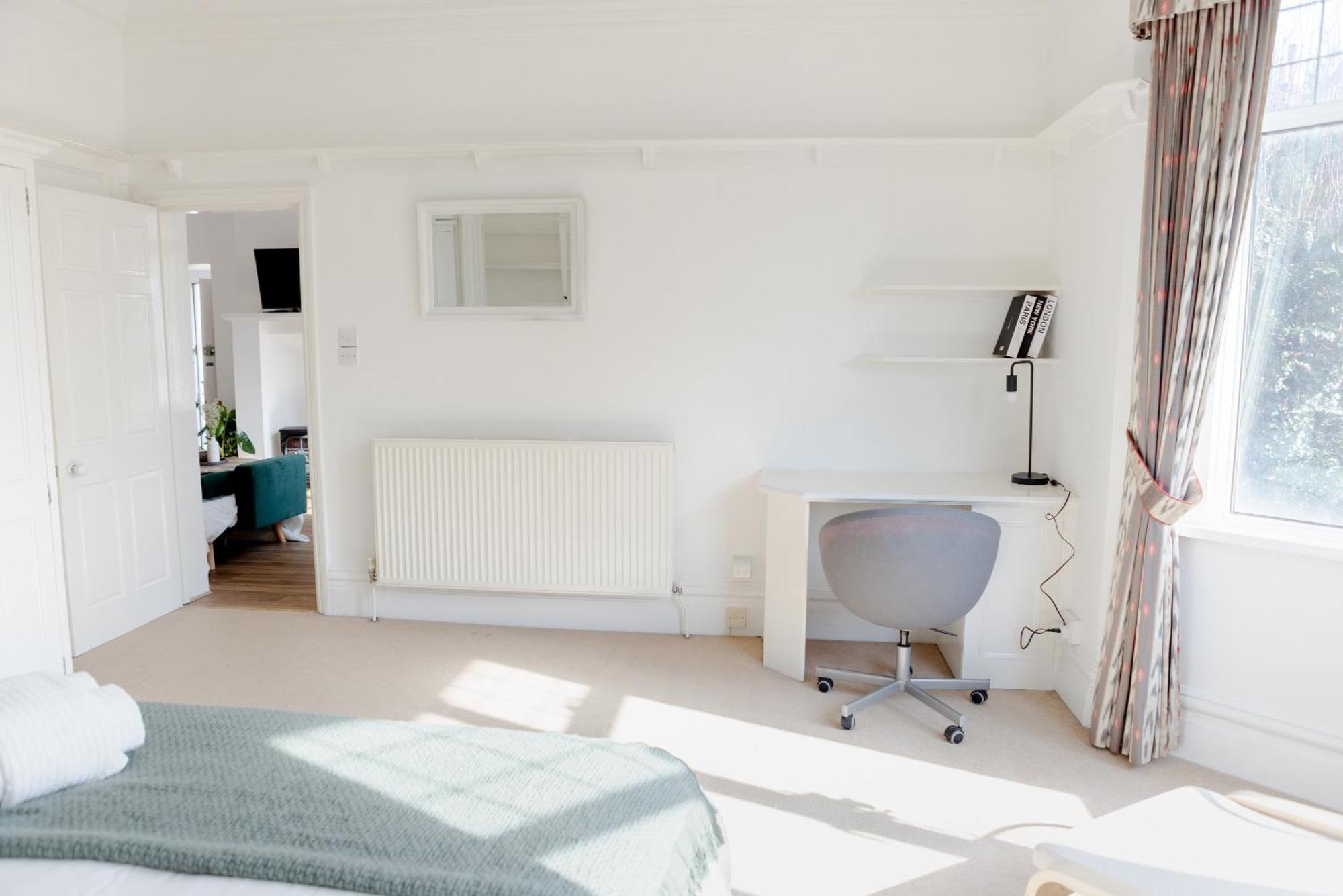 Charming One-bedroom House With Parking And Garden Views - Ealing Hébergement de vacances *