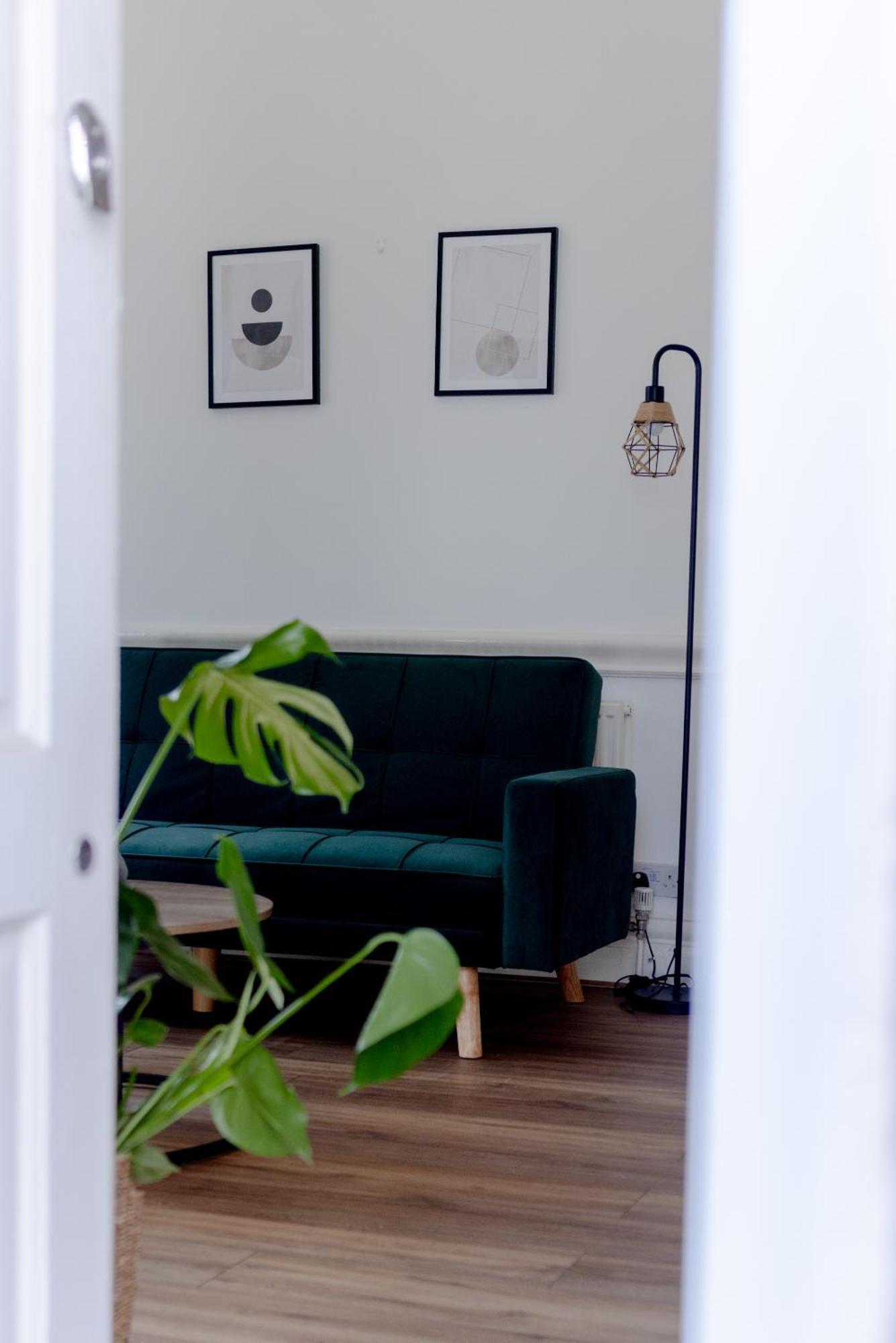Charming One-bedroom House With Parking And Garden Views - Ealing Hébergement de vacances *