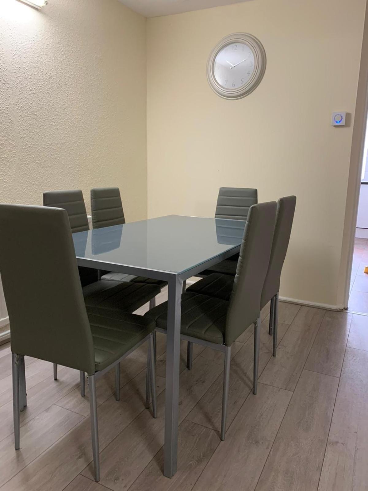 Spacious 4-bedroom House Near Station * Londres