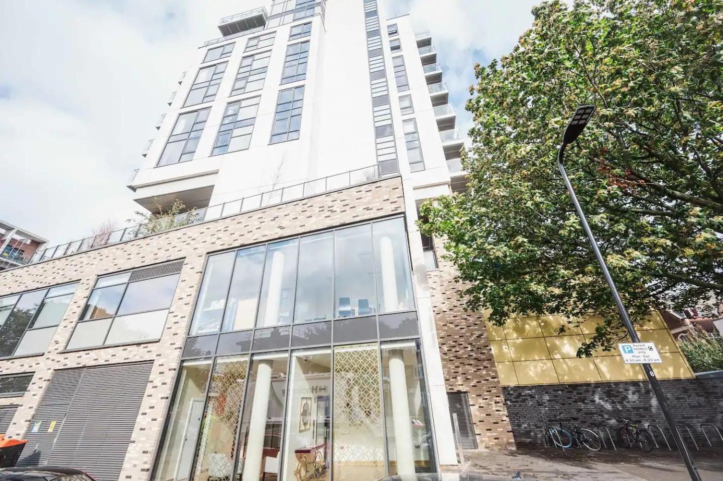 Pass The Keys 3 Bed 2 Bath With Stunning Views From The 8th Fl * Londres