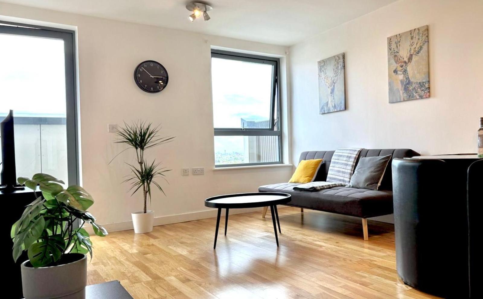 Stylish 2-bed Flat With Parking Apartamento