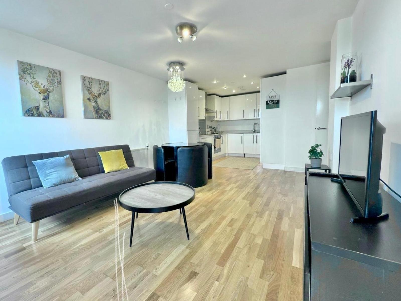 Stylish 2-bed Flat With Parking Apartamento
