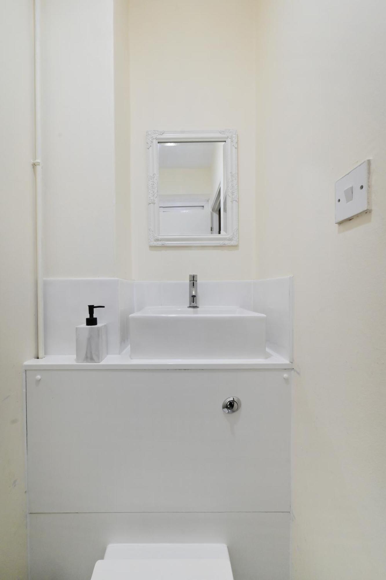 Spacious 5 Bedroom 3 Mins Walk From Mile End Appartement *