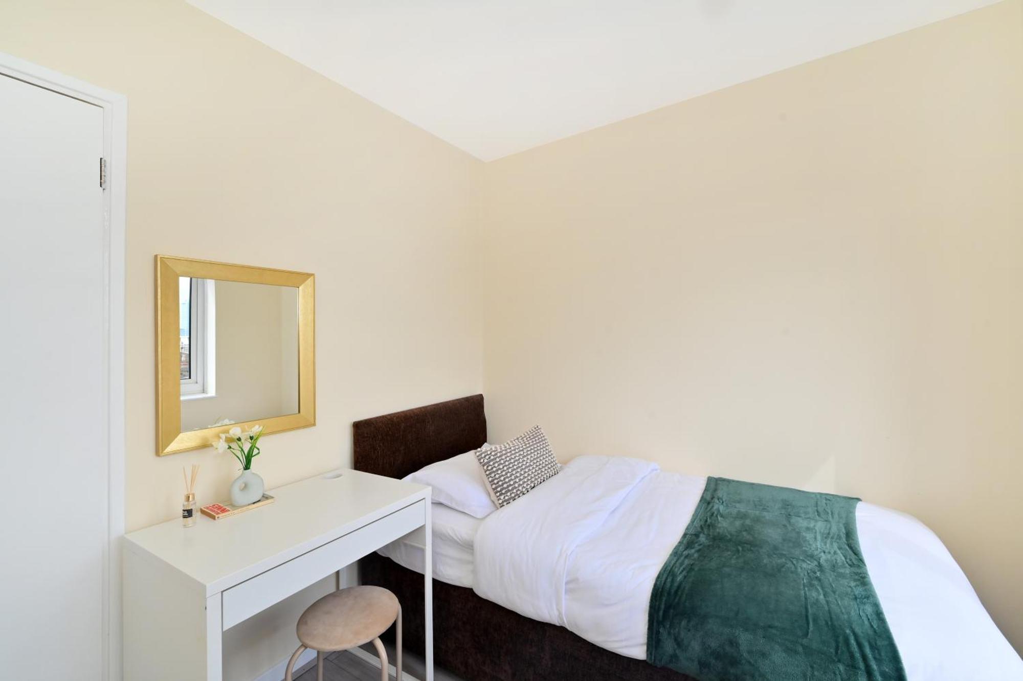 Appartement Spacious 5 Bedroom 3 Mins Walk From Mile End Londres