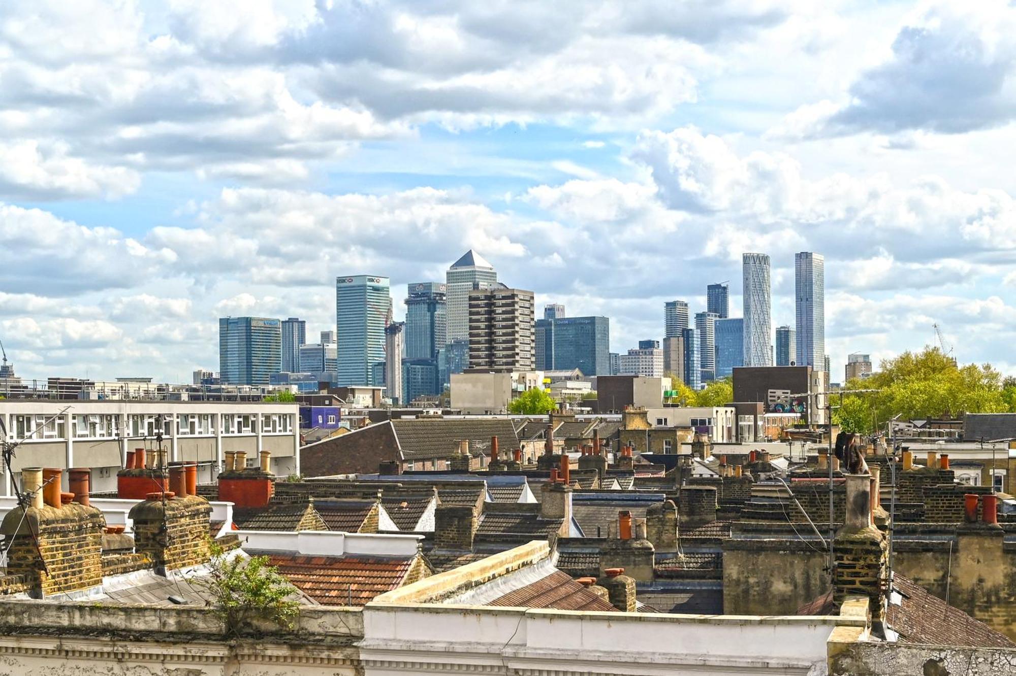 Spacious 5 Bedroom 3 Mins Walk From Mile End Londres