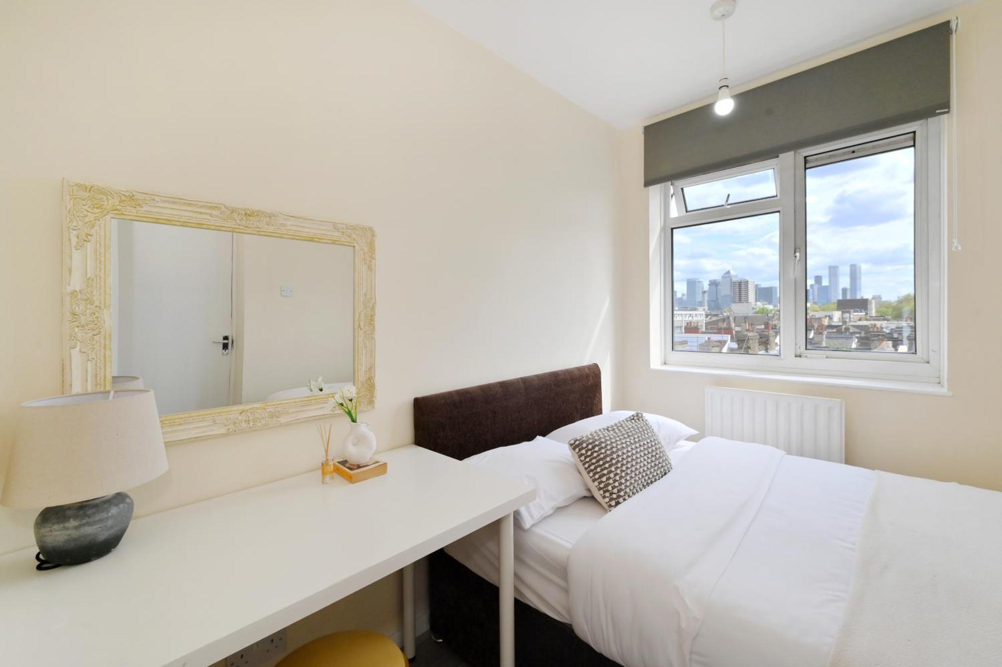 Spacious 5 Bedroom 3 Mins Walk From Mile End * Londres