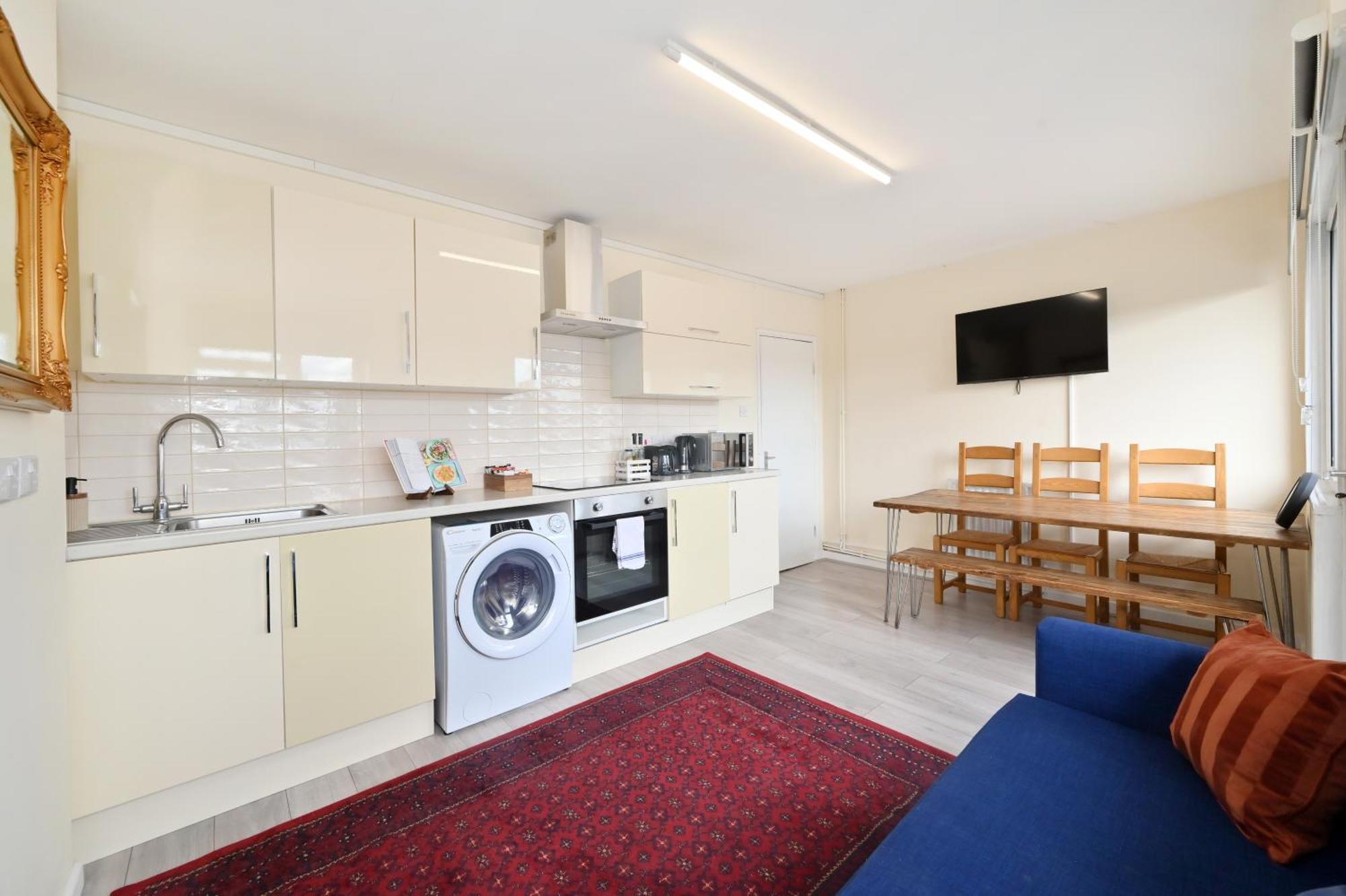 Spacious 5 Bedroom 3 Mins Walk From Mile End Appartement Londres