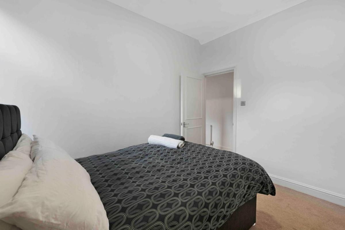 Huge Family2 Bed Sleeps 6 Ppl Acton Park Chiswick * Londres