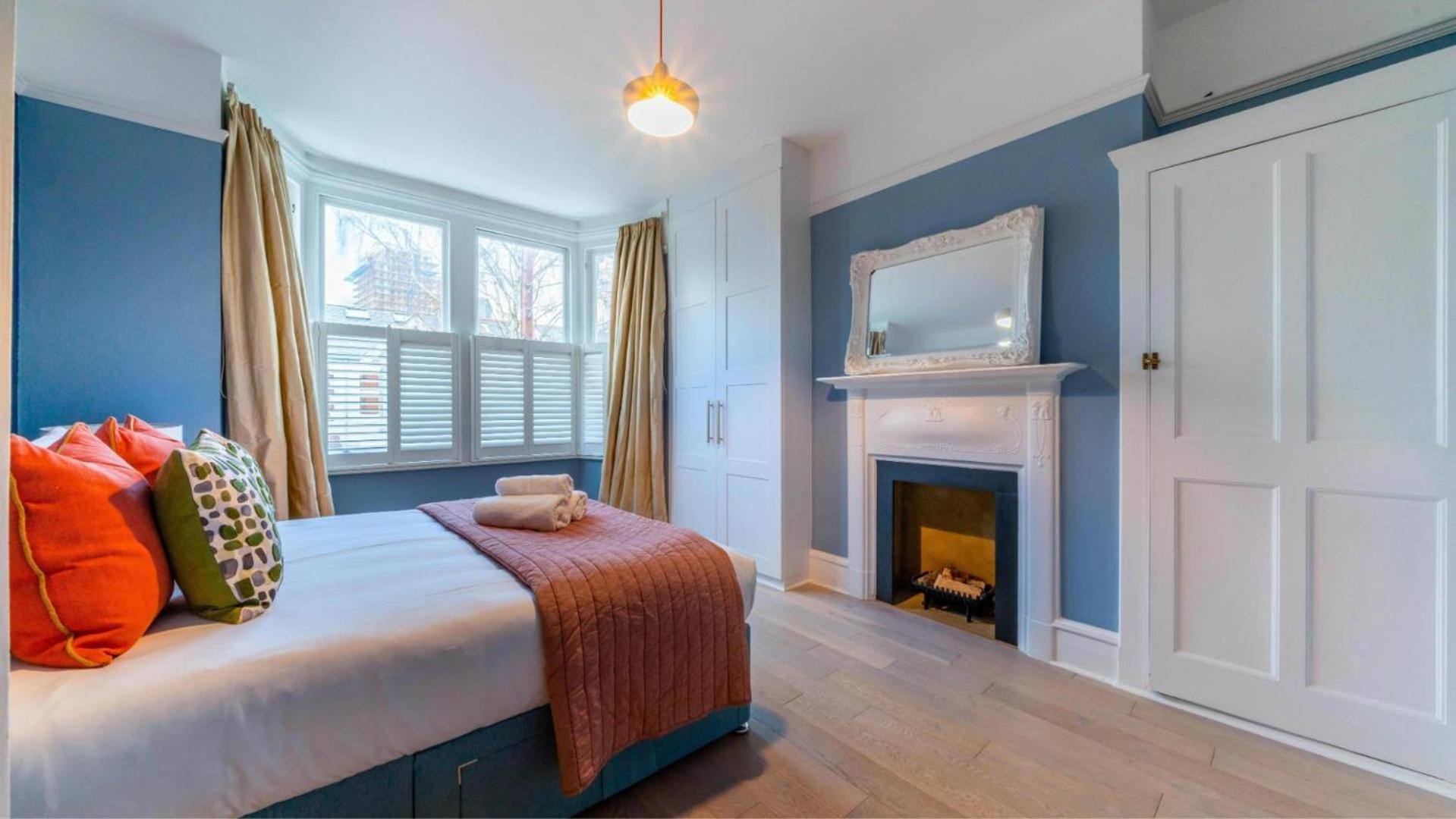 Hébergement de vacances Spacious 4br Retreat With Private Garden Zone 3 *