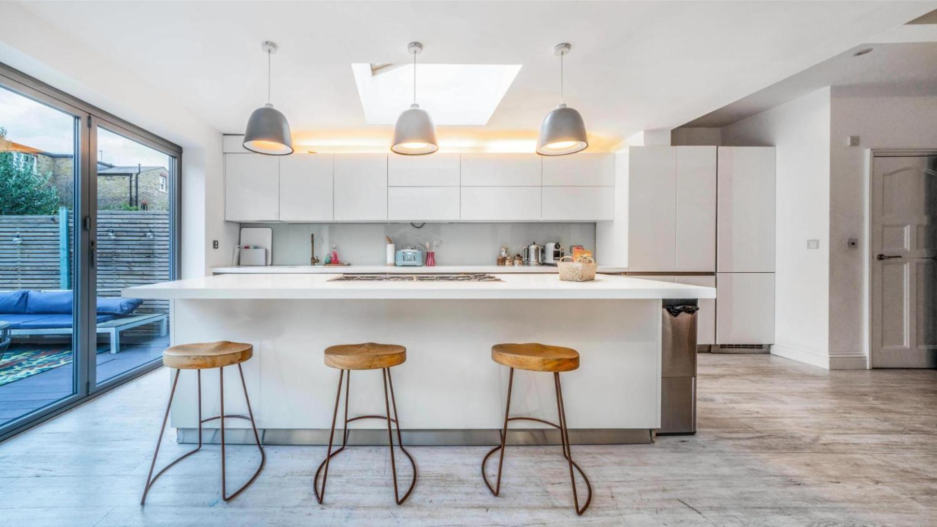 Hébergement de vacances Spacious 4br Retreat With Private Garden Zone 3 *