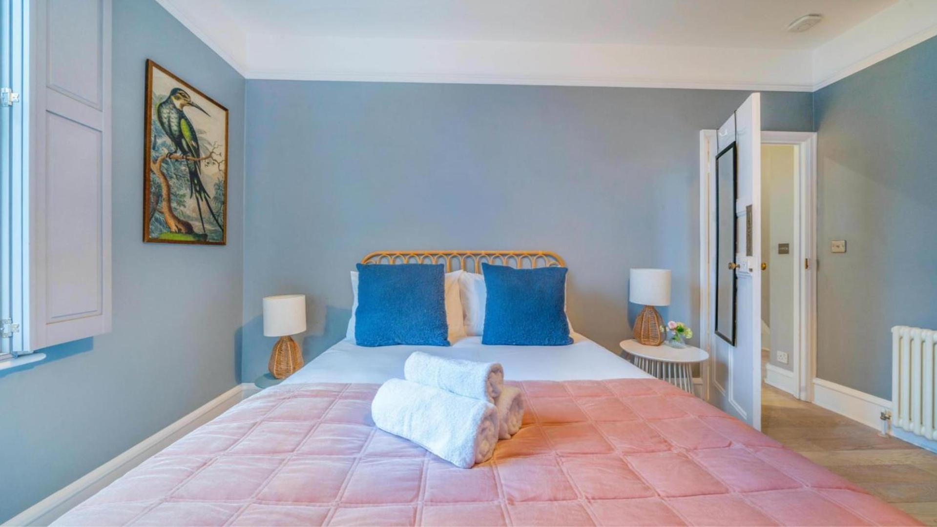 Spacious 4br Retreat With Private Garden Zone 3 Hébergement de vacances Londres