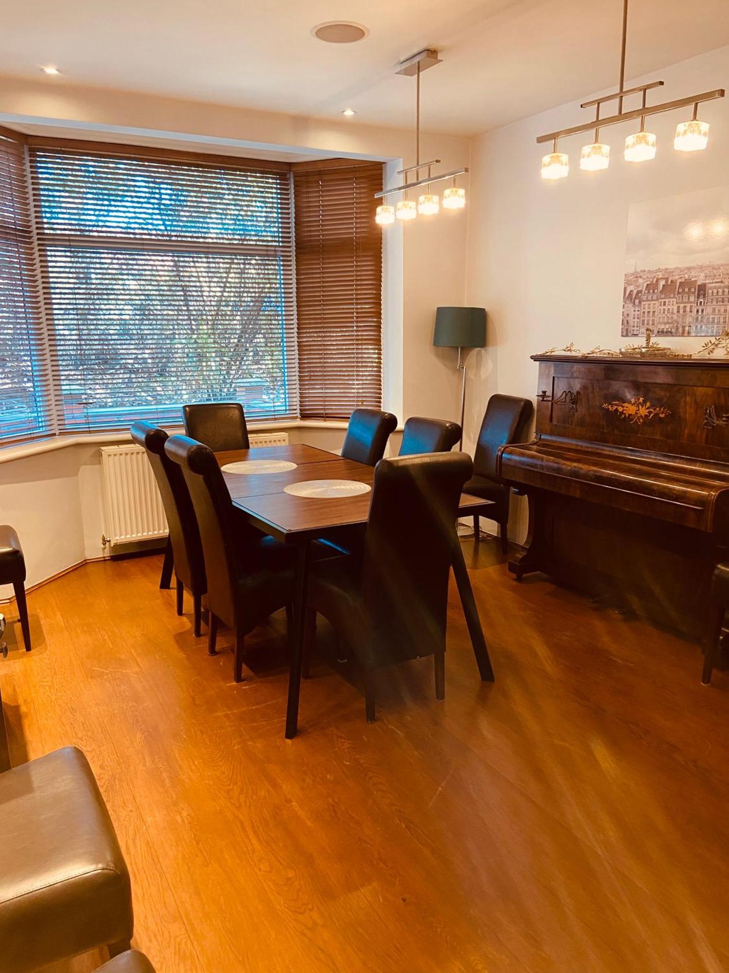 Hébergement de vacances House For 7, Garden With Pond, 20min From Heathrow *