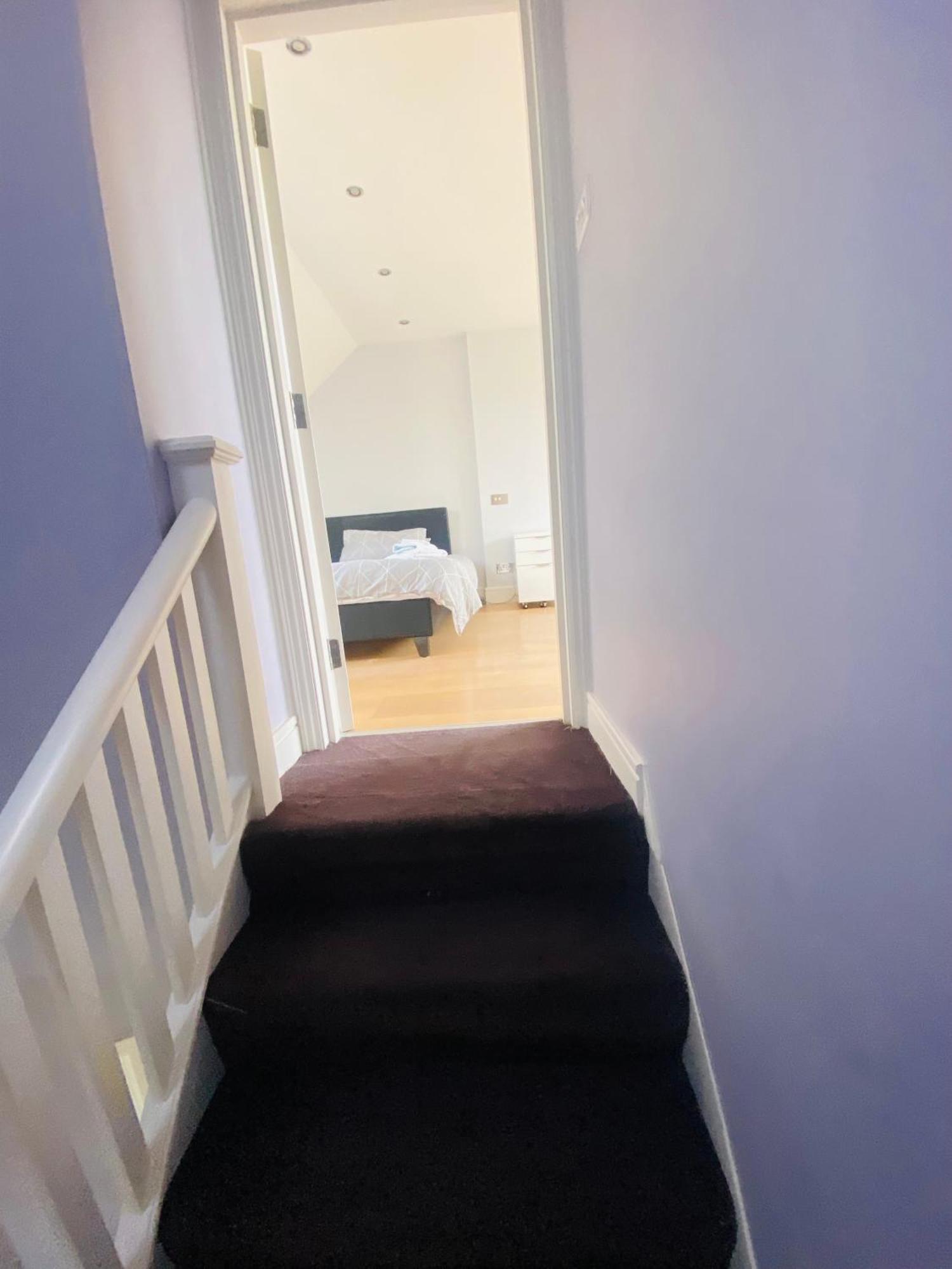 House For 7, Garden With Pond, 20min From Heathrow Hébergement de vacances Londres