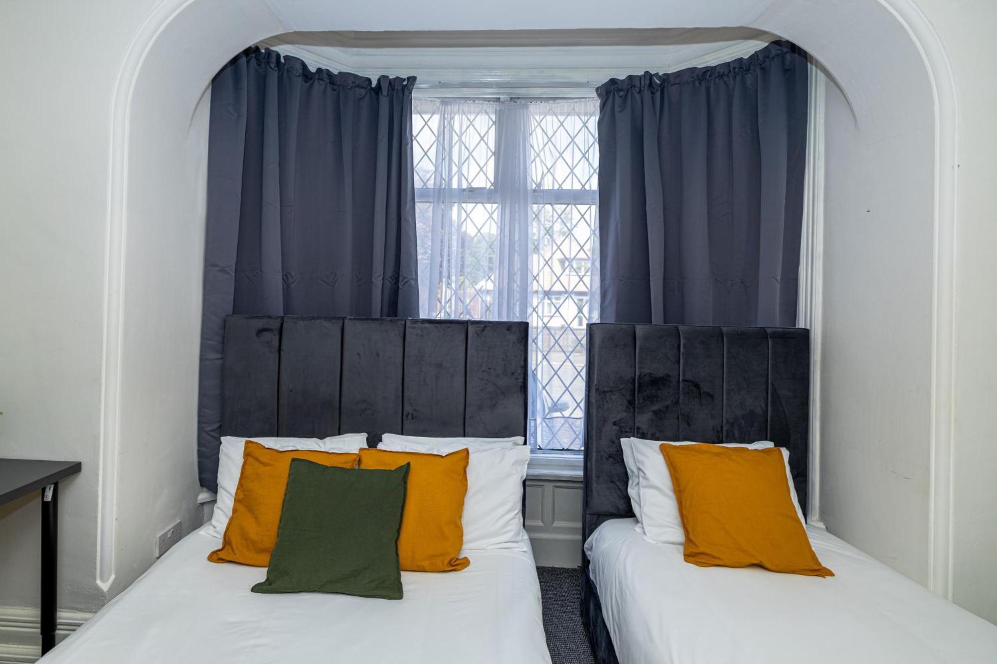 Woodford Hotel 3*