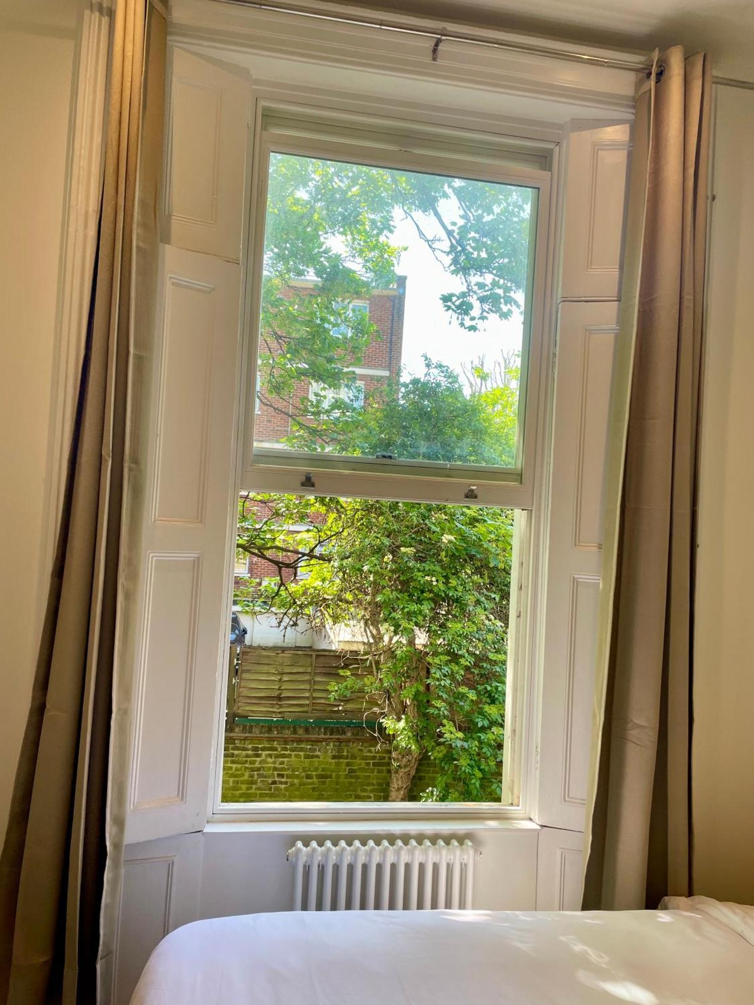 The Location! Holland Park Appartement