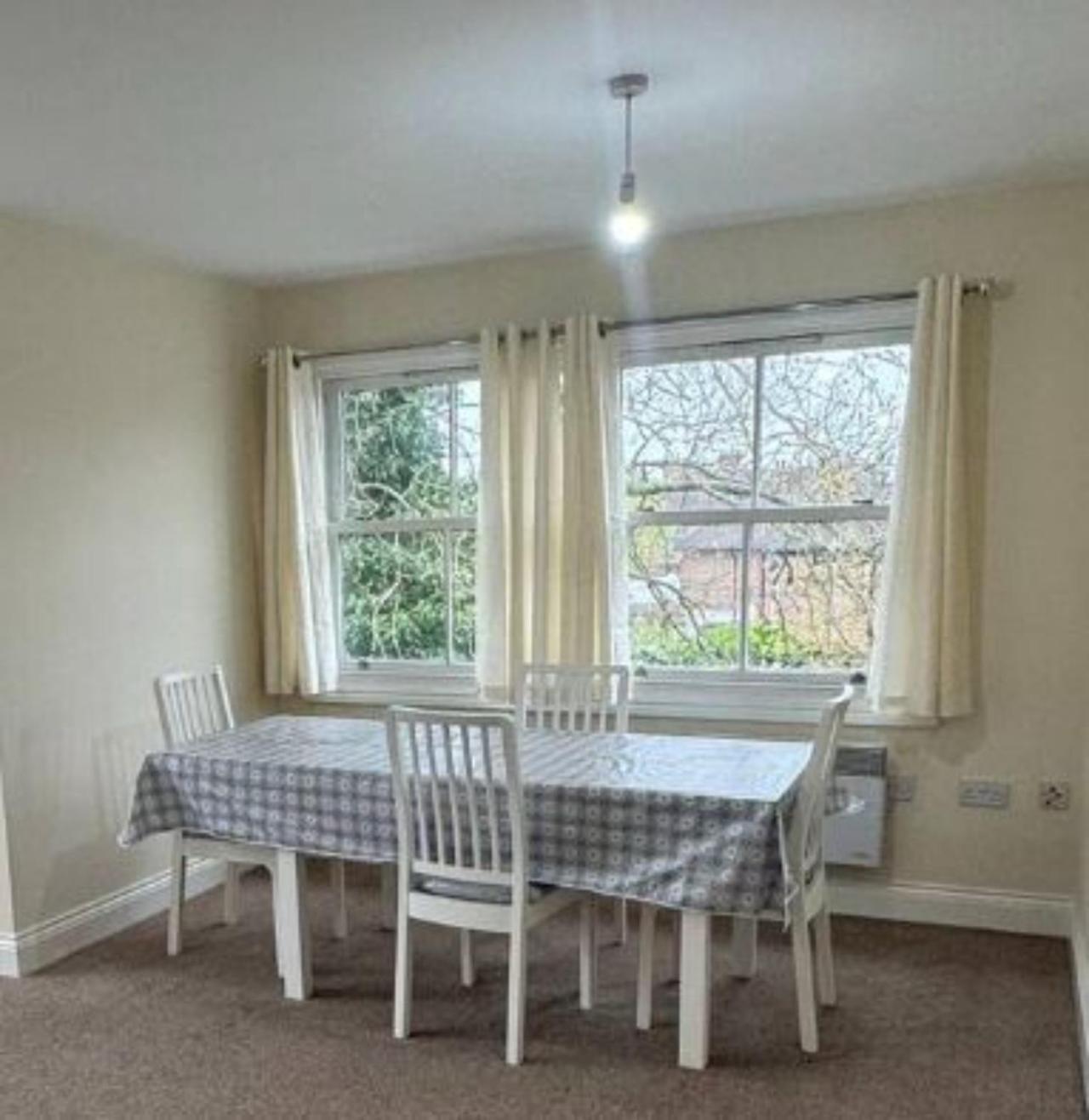 Quiet Residential With Amenities Locally Apartamento